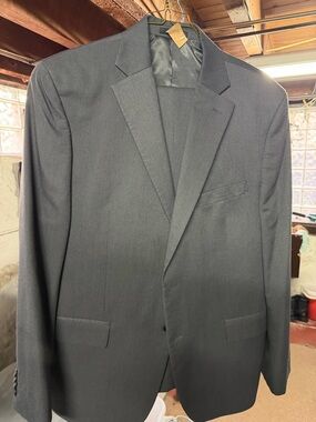 Classic Men's Dark Gray Suit